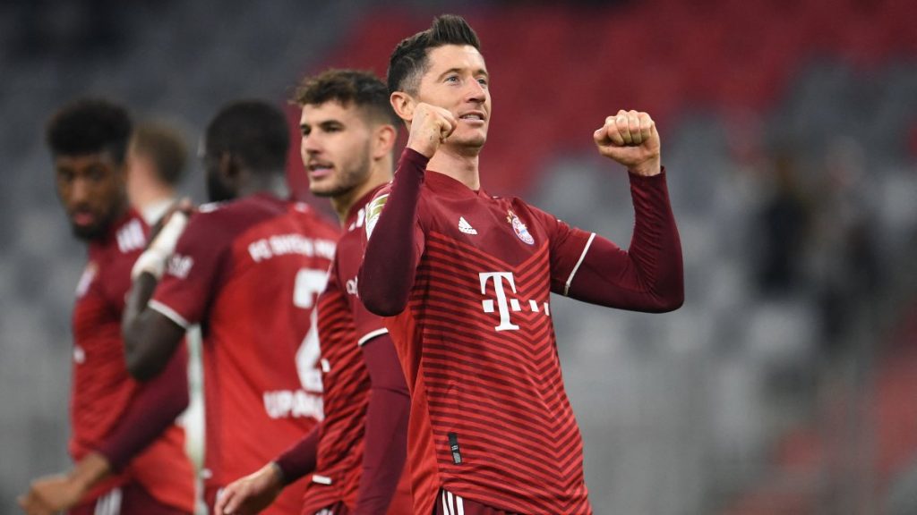 Lewandowski ve Neuer tarihe geçti, Bayern farka gitti