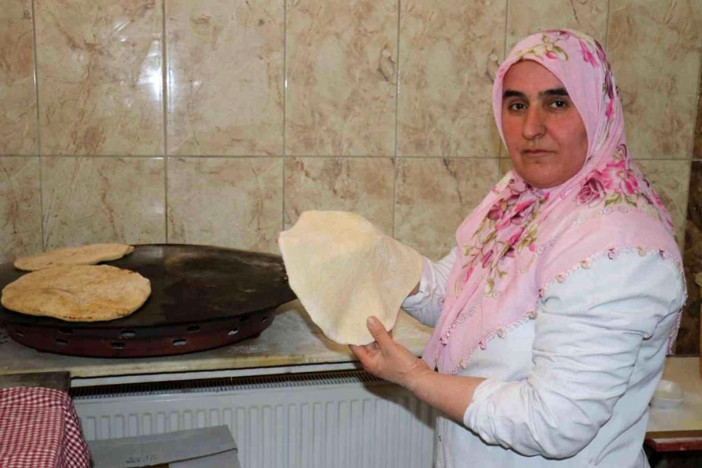 Malatya’da ekmeğin ustası Fatma abla
