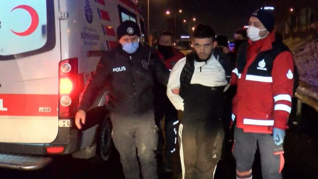 Maltepe’de yola atlayan madde bağımlısı şahıs kazaya neden oldu