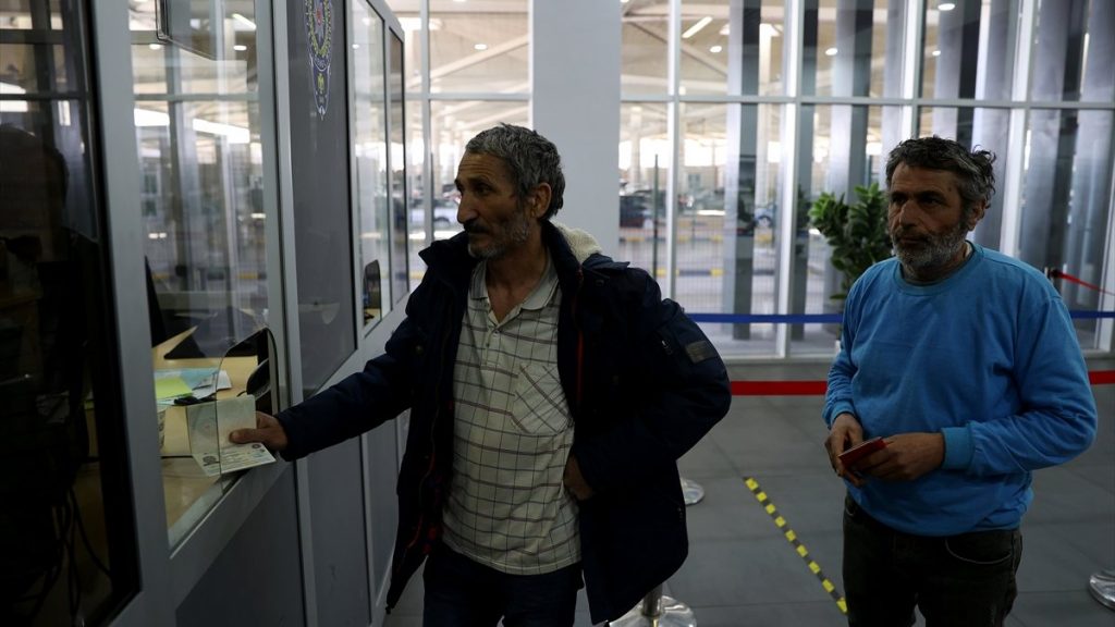 Mariupol’den tahliye edilen ilk kafile Türkiye’ye geldi