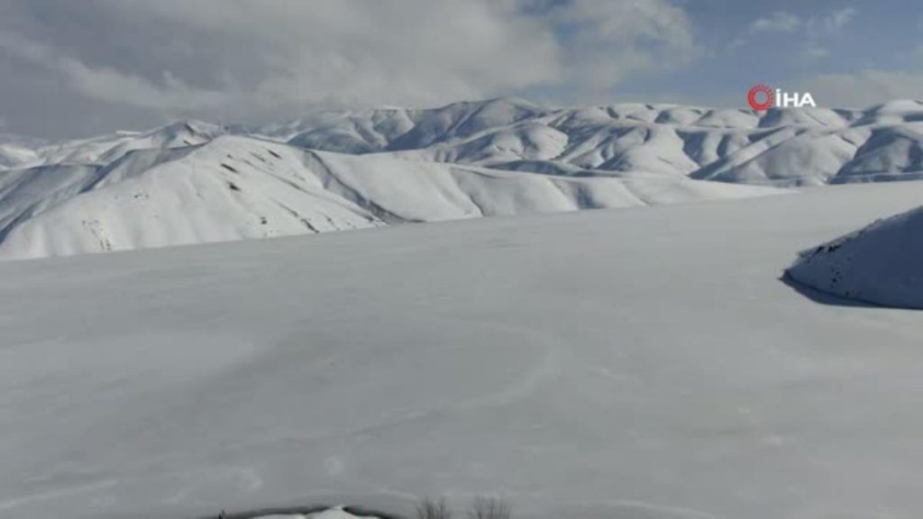 Mart ayına rağmen Dilimli Barajı’nın buzları çözülmedi