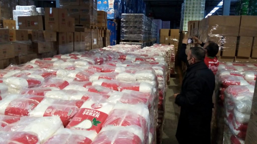 Mersin’de rafta olmayan 48 ton toz şeker, depodan çıktı