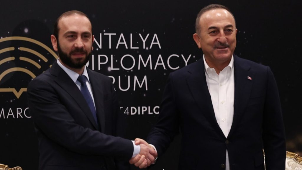 Mevlüt Çavuşoğlu, Ermeni mevkidaşı Ararat Mirzoyan ile görüştü
