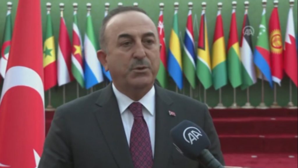Mevlüt Çavuşoğlu: Savaşın bedelini masum insanlar ödüyor