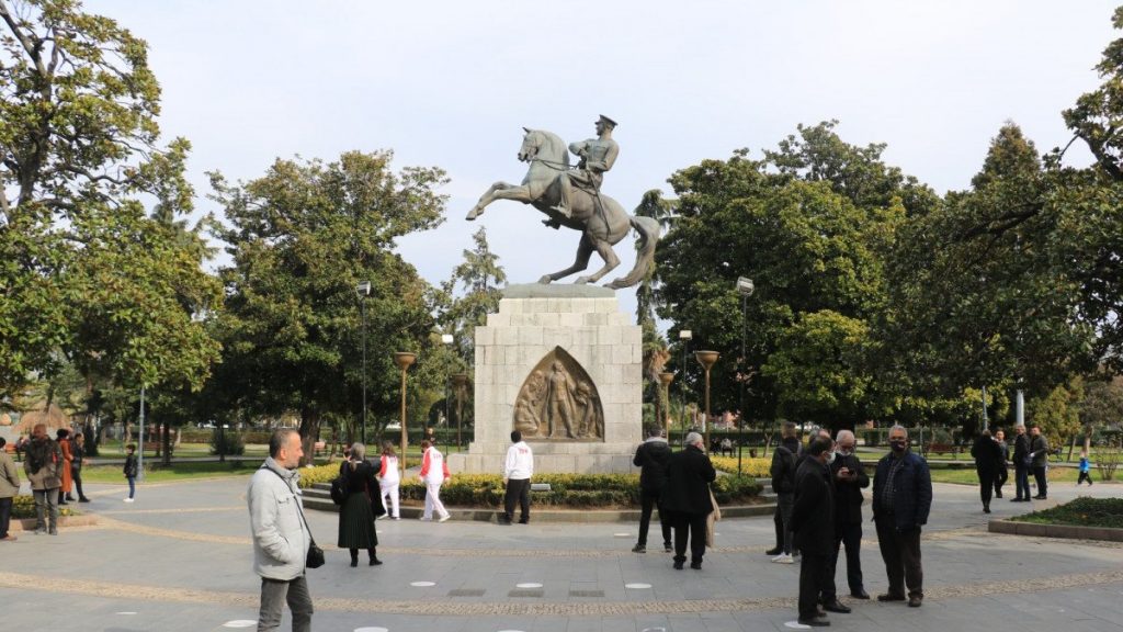 Onur Anıtı’na saldıran kuzenlere ‘alt sınırdan uzaklaştırılarak’ ceza talebi