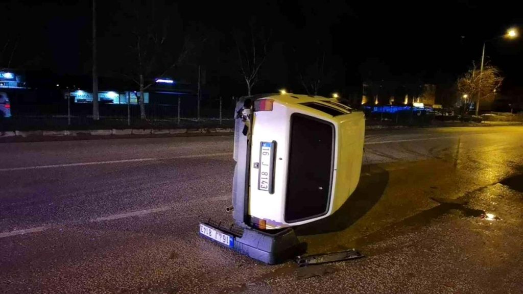 Refüje çarpan otomobil metrelerce sürüklendi: 1 yaralı