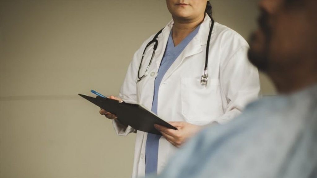 Sağlık çalışanlarına maaş zammı Tıp Bayramı’na yetişiyor