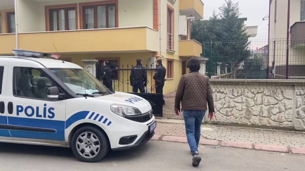 Sakarya’da vurulmuş halde bulunan gencin yanındaki 4 kişi gözaltına alındı