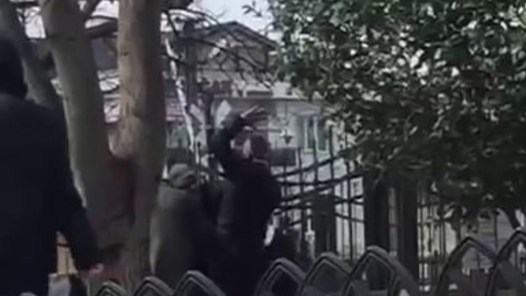 Sakarya’da yaşlıların kavgası kamerada