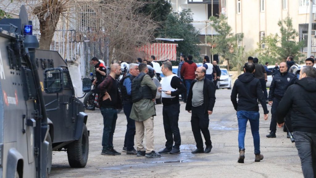 Şanlıurfa’da dur ihtarına uymayan şüpheliler ateş açtı: 1 şehit, 1 yaralı