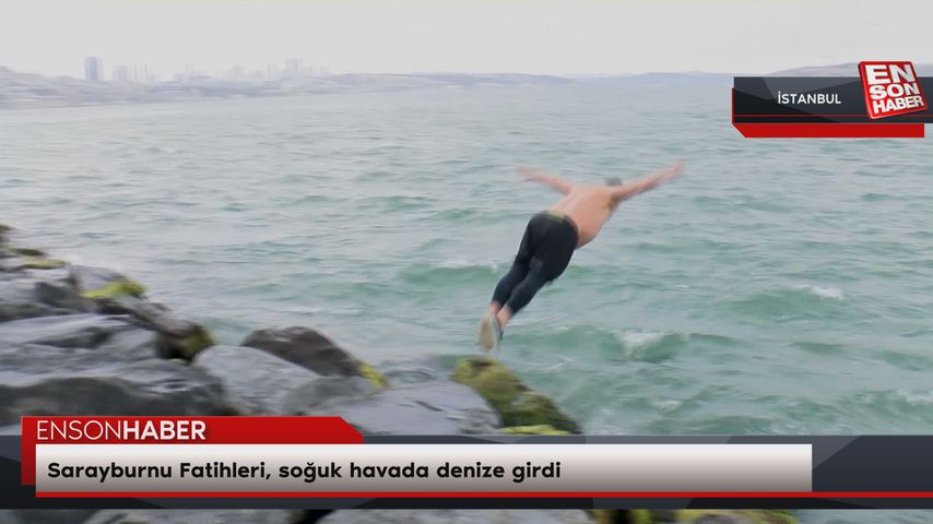 Sarayburnu Fatihleri, soğuk havada denize girdi