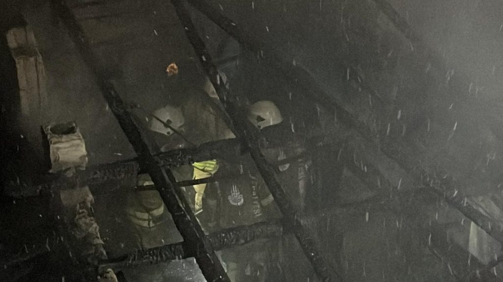 Sarıyer’de tek katlı gecekondu da yangın çıktı