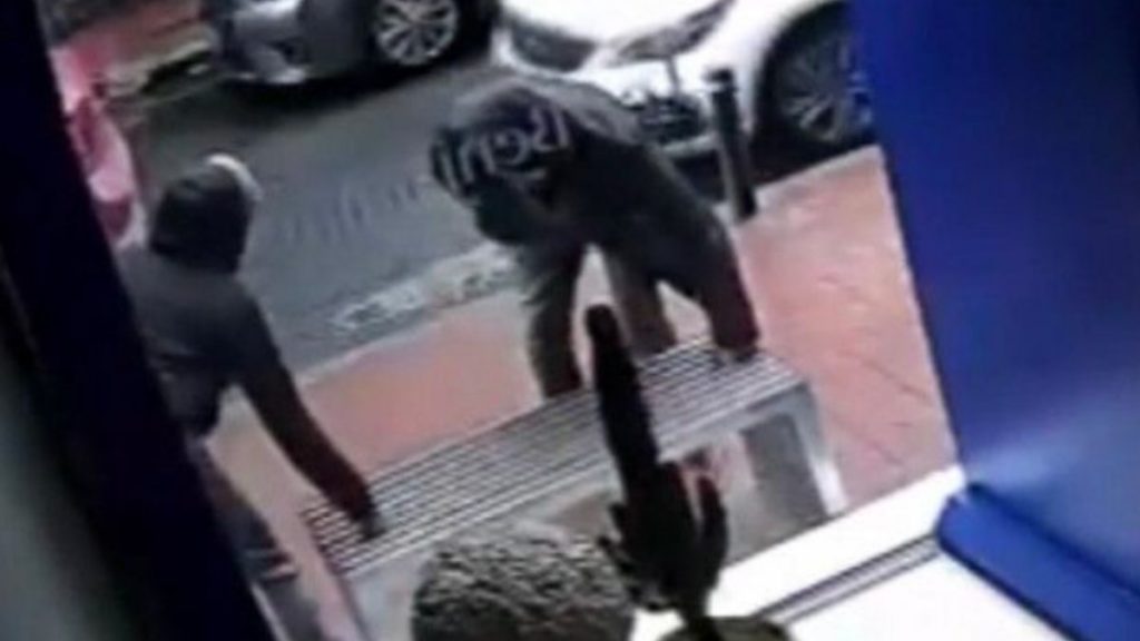 Şişli’de iş yerinin önündeki bankı çaldılar