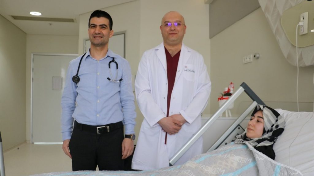 Sivas’ta, genç kızın karnından 5 kilogramlık kist çıktı