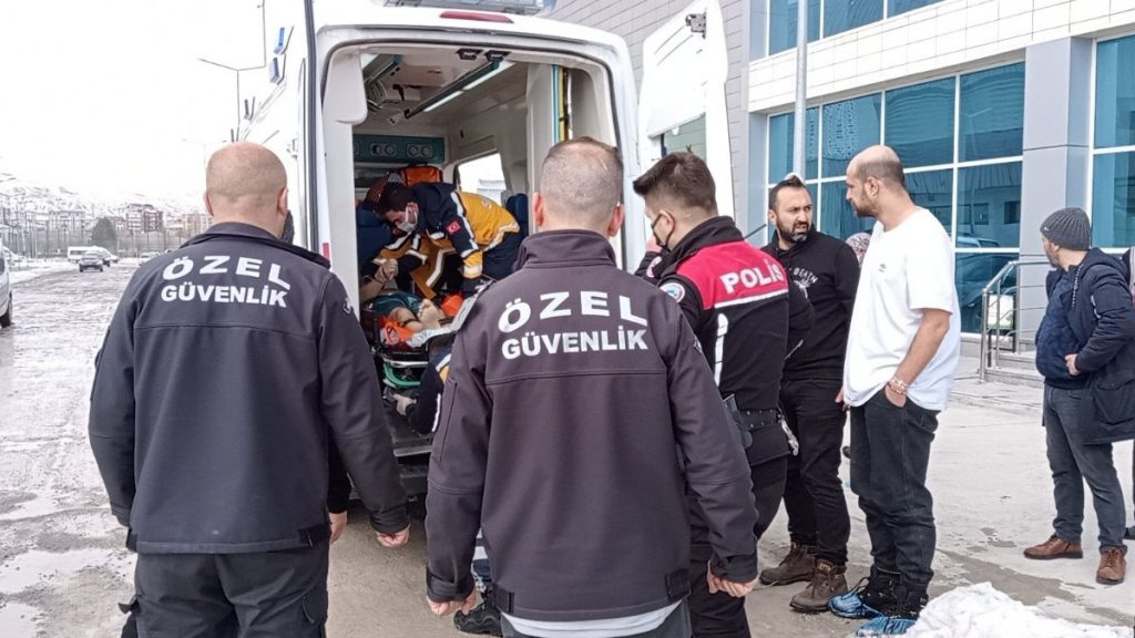 Sivas’ta olimpik havuzda boğulan kadın yaşam mücadelesi veriyor