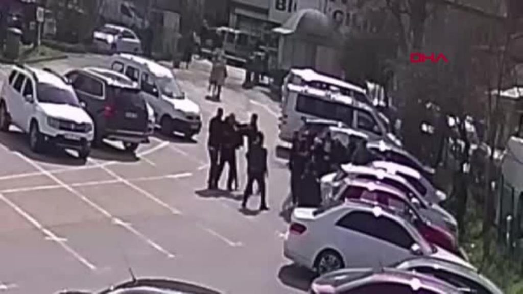 Son dakika: İSTİSMAR DAVASI ÇIKIŞINDA TAŞLI SOPALI KAVGA; 5 YARALI, 6 GÖZALTI