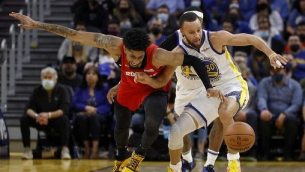 Stephen Curry 2 hafta yok