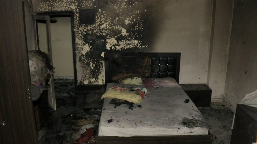 Sultangazi’deki şahıs evini ateşe verdi