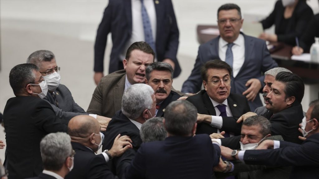 TBMM Genel Kurulu’nda kavga çıktı