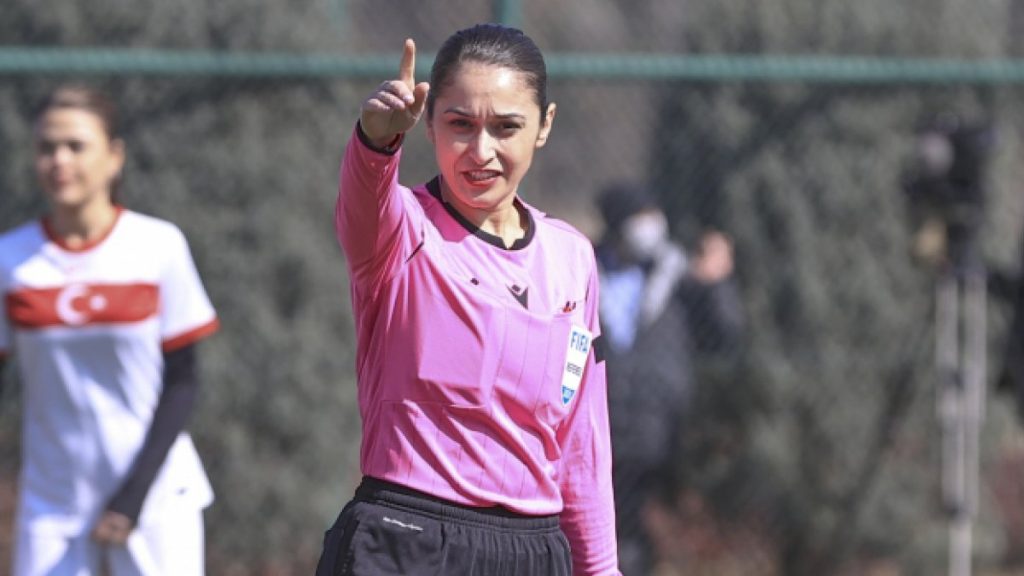 UEFA’dan hakem Neslihan Muratdağı’na görev