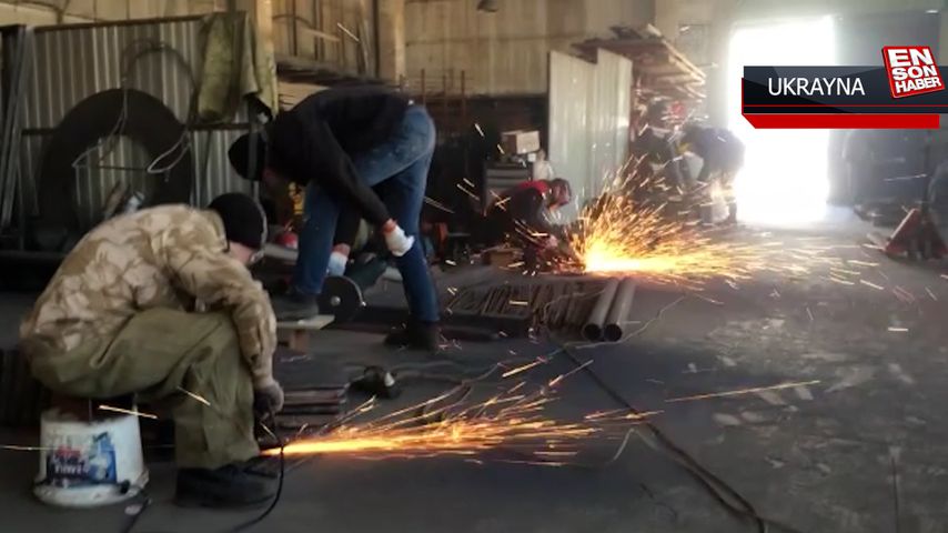 Ukrayna’da araç hurdalarından çelik yelek yapılıyor