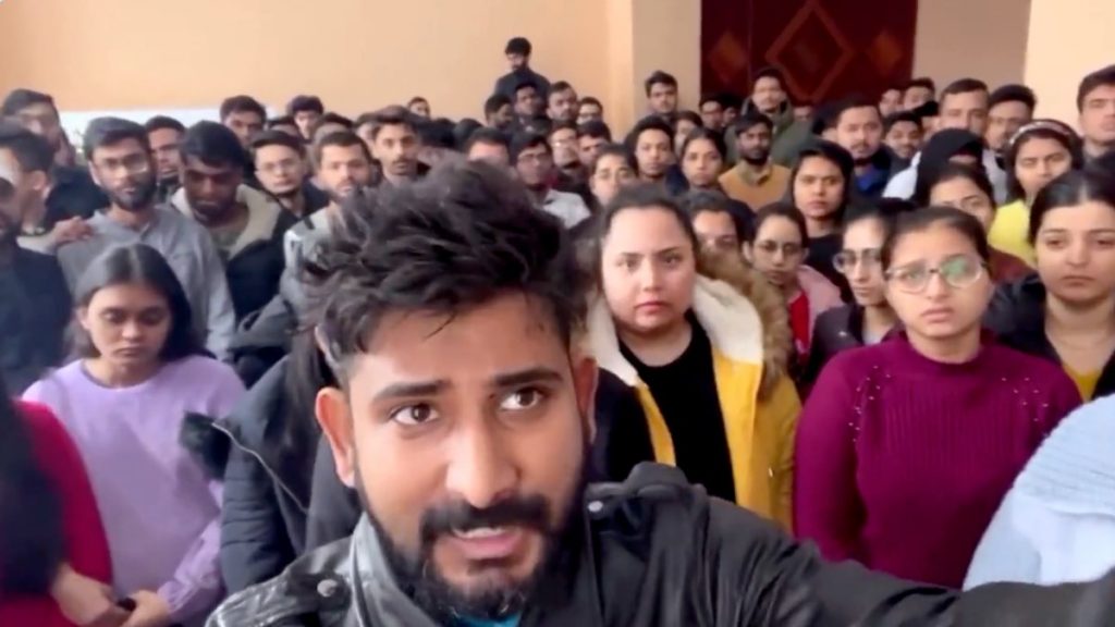 Ukrayna’da mahsur kalan Hint öğrenciler, tahliye edilmek istiyor