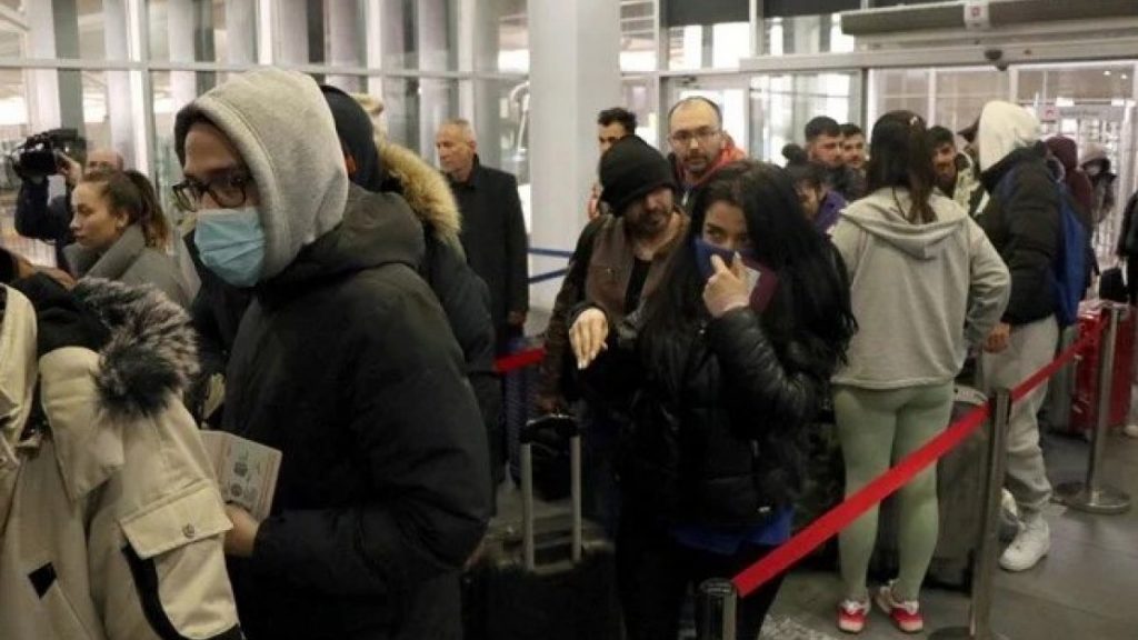 Ukrayna’dan tahliye edilen Türklerin sayısı 13 bini aştı