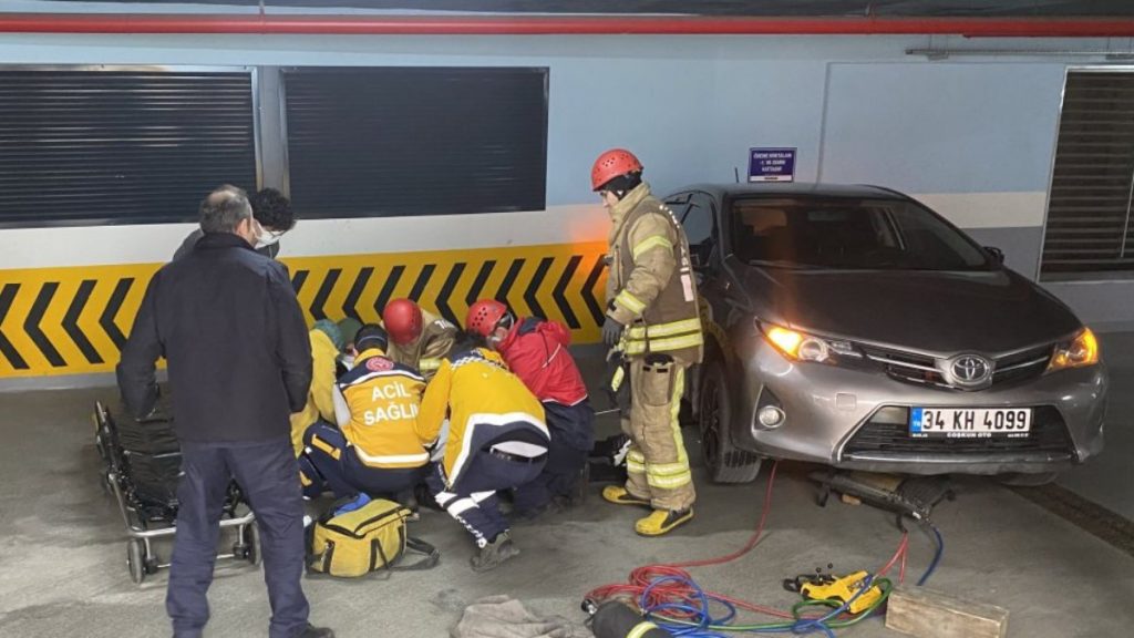 Ümraniye’de el frenini çekmeyen kadın aracının altında can verdi