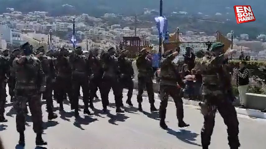 Yunanistan, Sisam Adası’nda askeri geçit töreni düzenledi