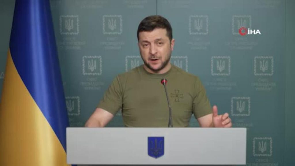 Zelenskiy: “Düşmanı kendi silahlarıyla yeneceğiz”