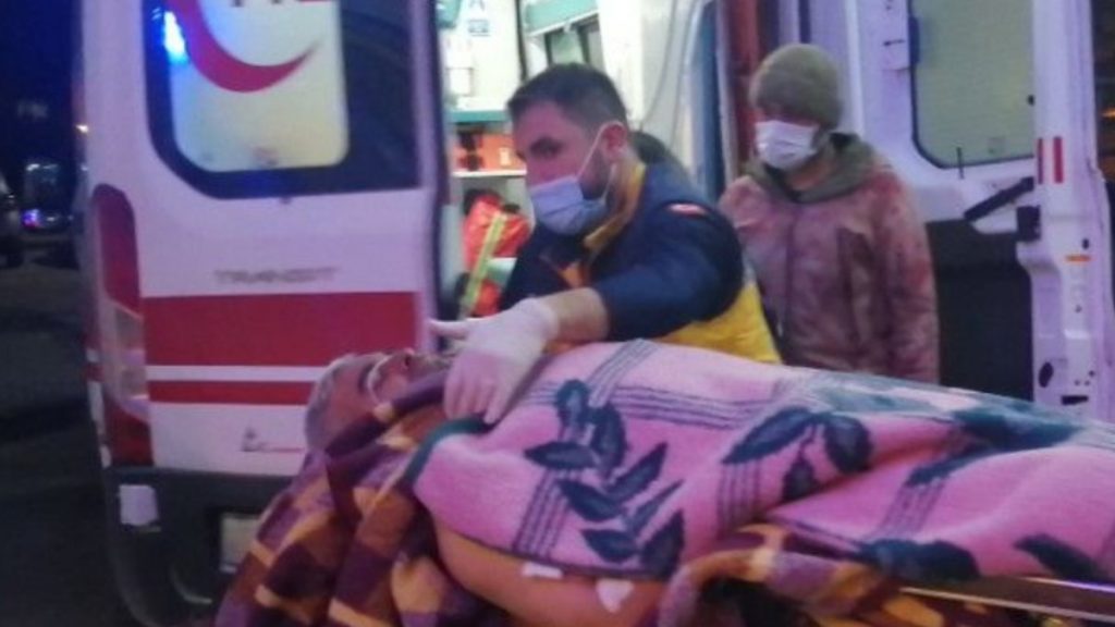 Adana’da ağaçtan düşen adam ağır yaralandı