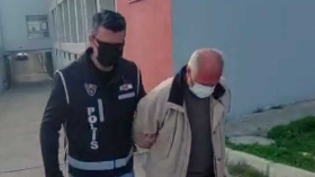 Adana’da yolcunun çantasından sahte 416 bin lira çıktı