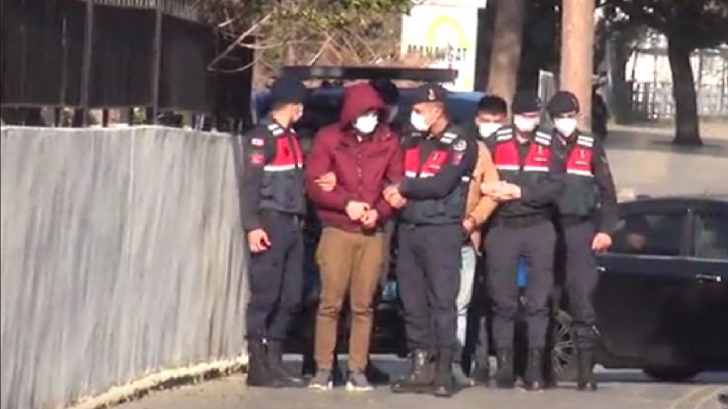 Antalya’da, 5 bin TL’lik su vanası çalan şüpheliler yakalandı