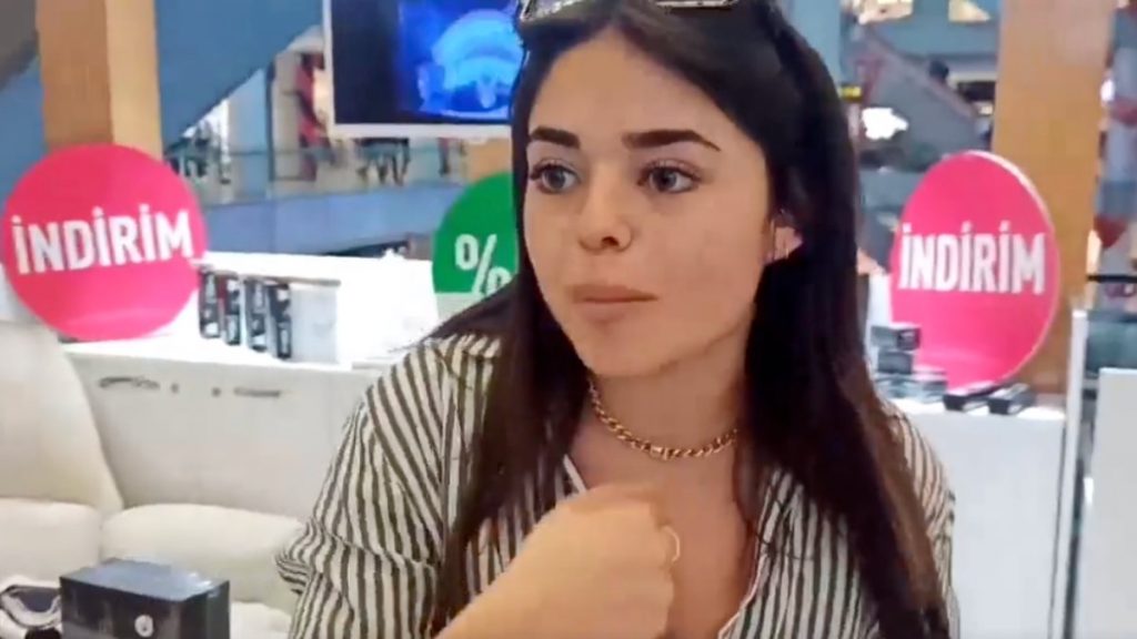 Bahçelievler’de AVM’de ‘diş bakımı’ standında tartışma çıktı