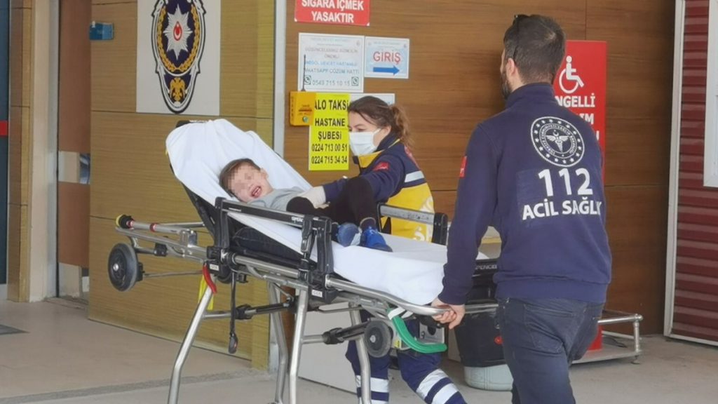 Bursa’da boğazına makarna kaçan öğrenciyi öğretmeni kurtardı