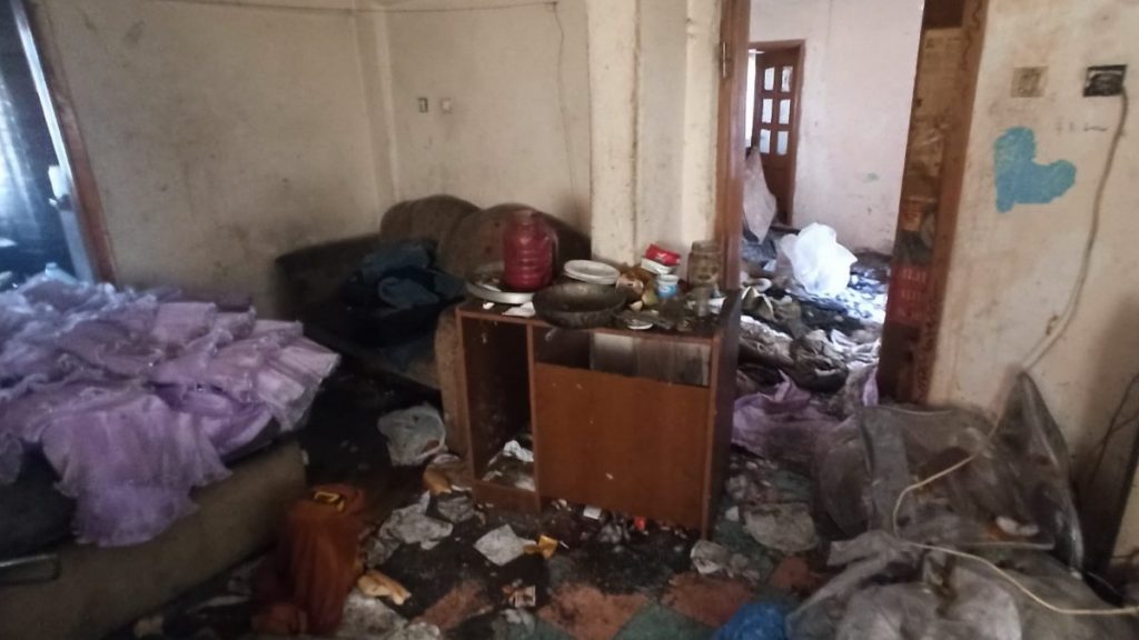 Düzce’deki ailenin kaldığı evden çöplük çıktı