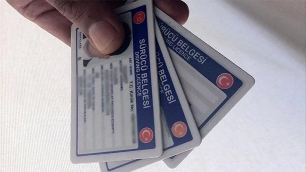 Ehliyet yenileme ücreti 2022: Yeni çipli ehliyet nereden, nasıl alınır? Eskisi çöp oluyor…