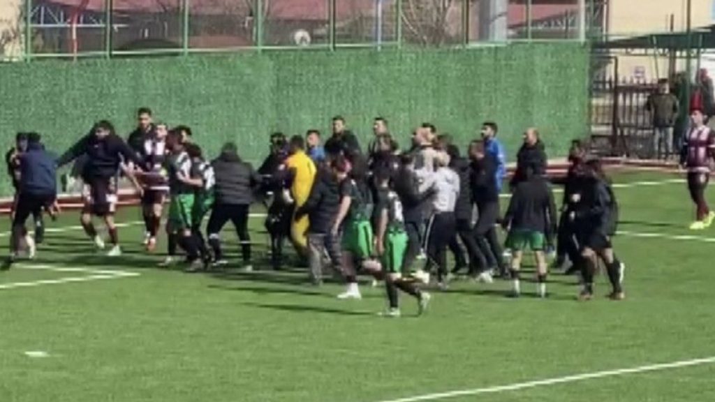 Elazığ’da amatör lig maçında kavga: 18 kırmızı kart çıktı