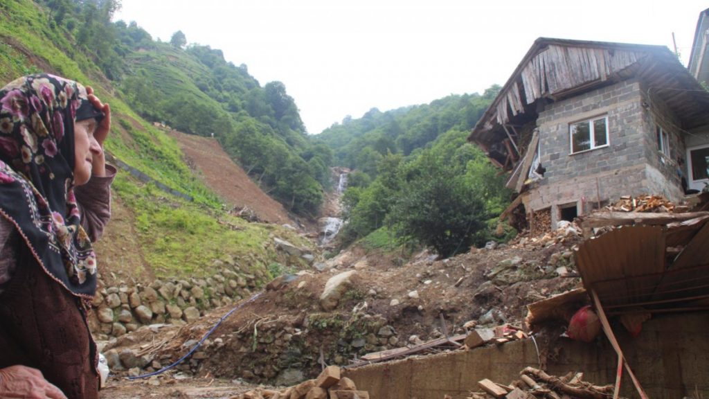 Eriyen karlar nedeniyle Karadeniz’de 2 haftada 395 heyelan meydana geldi
