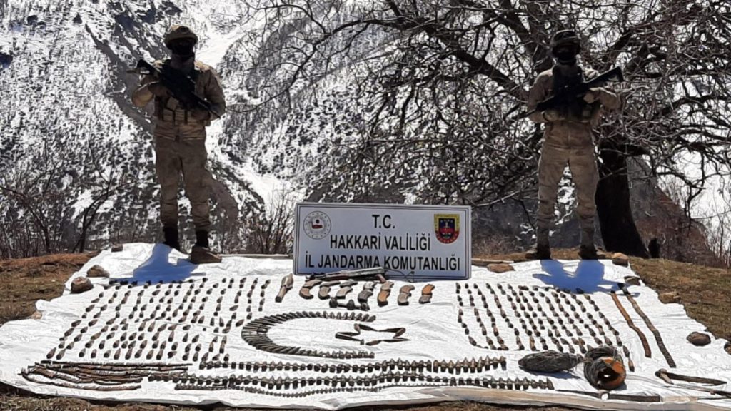 Hakkari’de PKK’ya ait mühimmat ele geçirildi