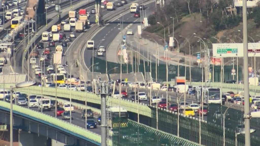 İstanbul’un trafik çilesi: 1 yılda 247 bin 415 araç daha eklendi