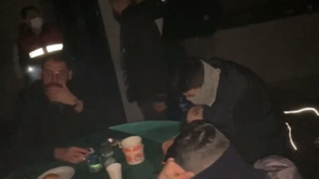 İzmir’de kumarhane baskınında 78 kişi suçüstü yakalandı