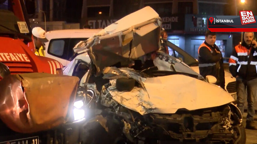 Kadıköy’de lastiği patlayan otomobil zincirleme kazaya yol açtı