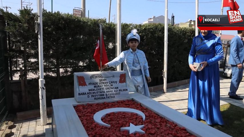 Kocaeli’de şehidin oğlu, sünnet düğünü öncesi babasını ziyaret etti