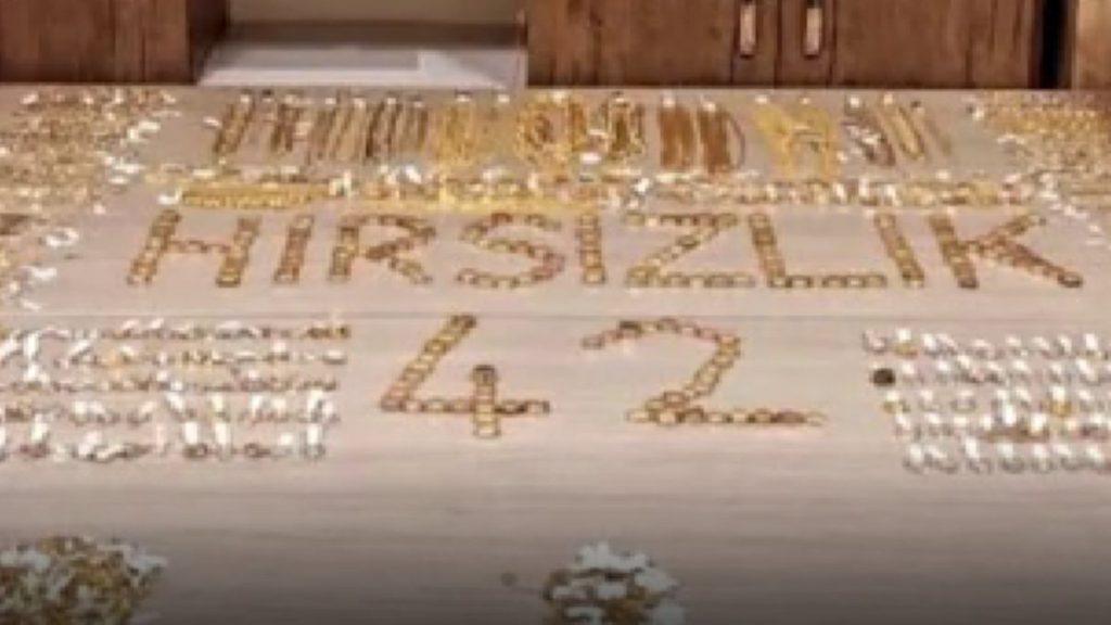 Konya’da duvarı delip kuyumcudan hırsızlık yapan şahıs yakalandı