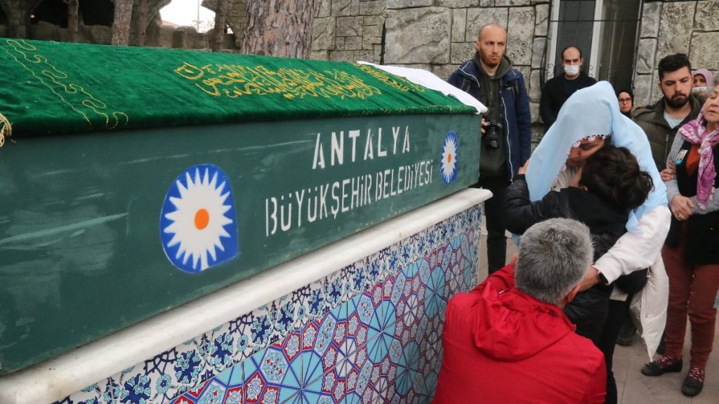 Küçük Mahra’ya son görev: Gözyaşları arasında toprağa verildi