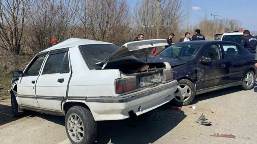 Kütahya’da trafik kazası: 1 ölü 4 yaralı