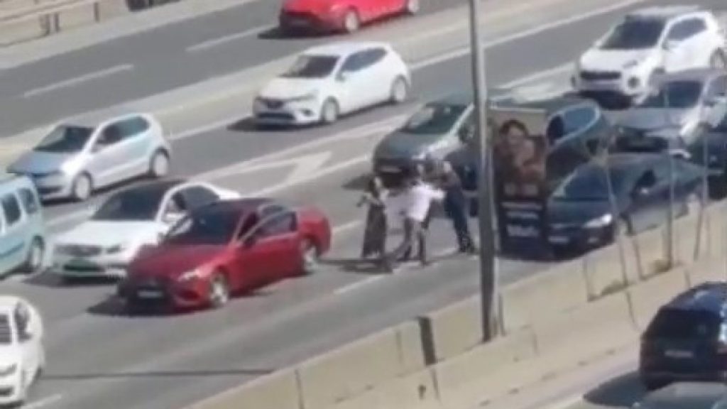 Maltepe’de yumruklu kavga kamerada