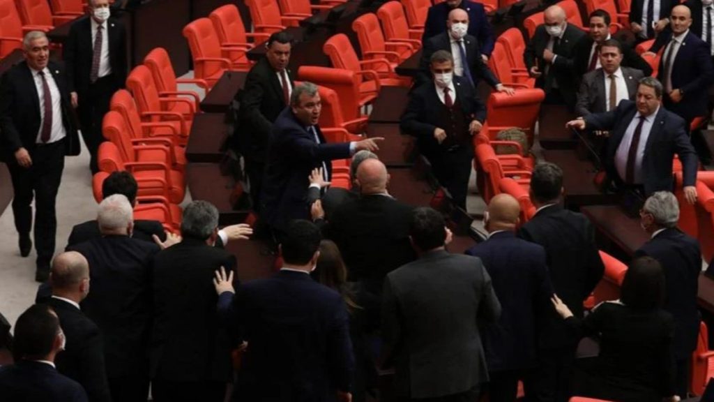 Meclis’te Seçim Kanunu gerginliği