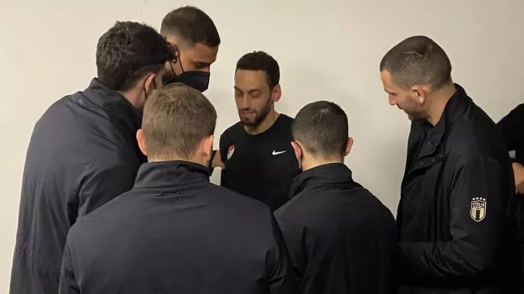 Merih Demiral ve Hakan Çalhanoğlu’ndan İtalya’ya karşılama